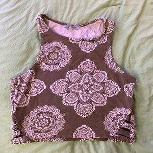 Green and white flower/mandala cropped tank.